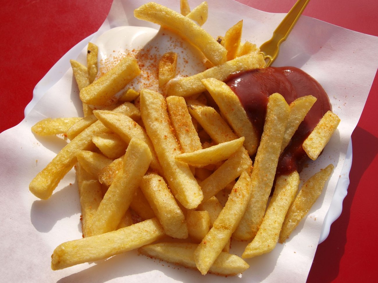 Frieten met saus